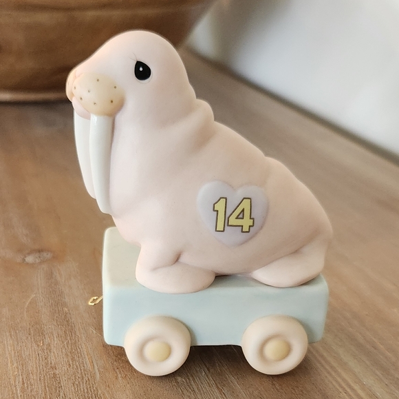 Precious Moments Birthday Series Walrus Age 14 Figurine Excellent - Picture 3 of 16